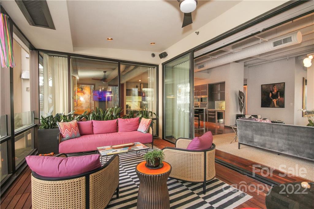 139 South Tryon Street Charlotte, NC 28202 - Photo 25 of 48 a living room with furniture and a large window