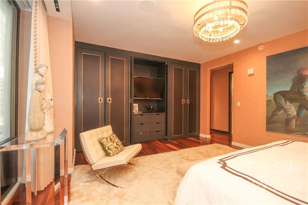 139 South Tryon Street Charlotte, NC 28202 - Photo 30 of 48 a bedroom with a bed and a closet with mirror
