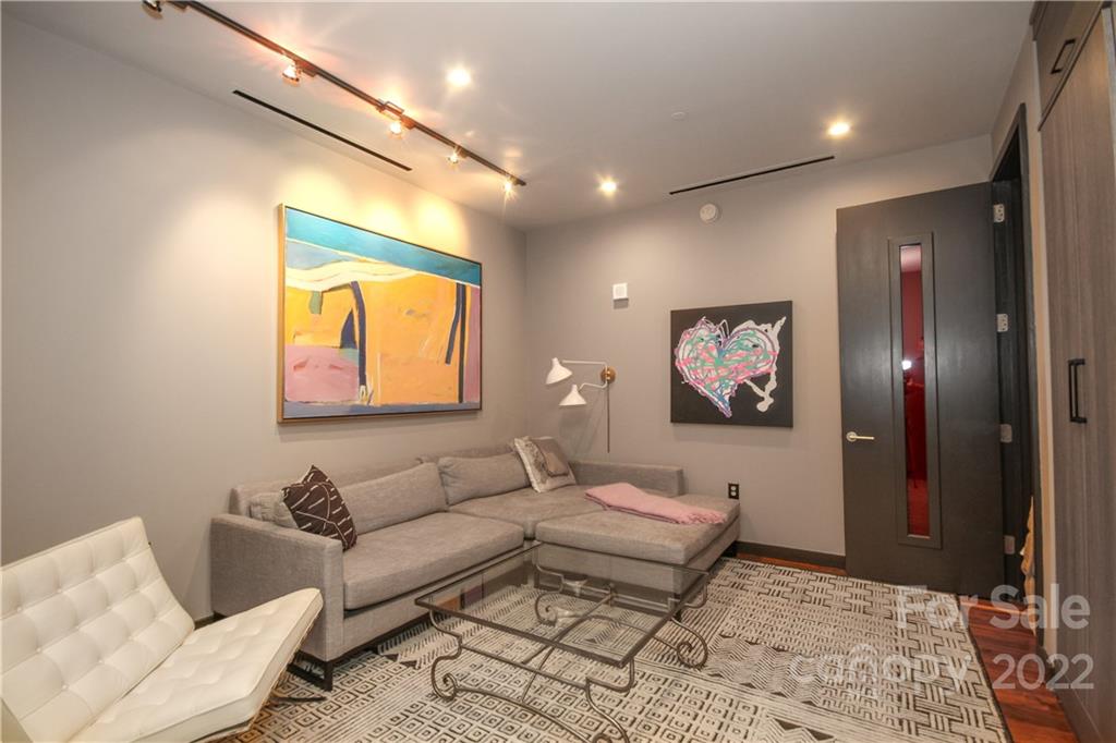 139 South Tryon Street Charlotte, NC 28202 - Photo 43 of 48 a living room with furniture and a rug