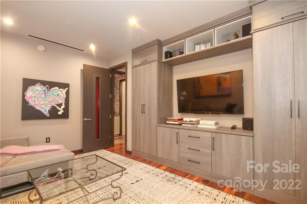 139 South Tryon Street Charlotte, NC 28202 - Photo 45 of 48 a bedroom with a bed and a flat screen tv