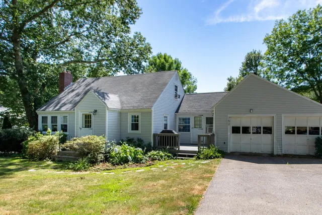 $585,000 | 752 Exeter Road, Hampton, NH 03842