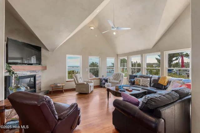 $2,150,000 | 102 Gibbs Court, Beaufort, NC 28516