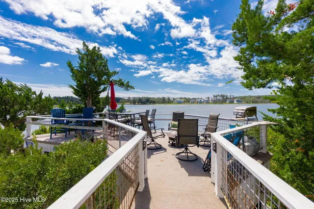 $2,150,000 | 102 Gibbs Court, Beaufort, NC 28516