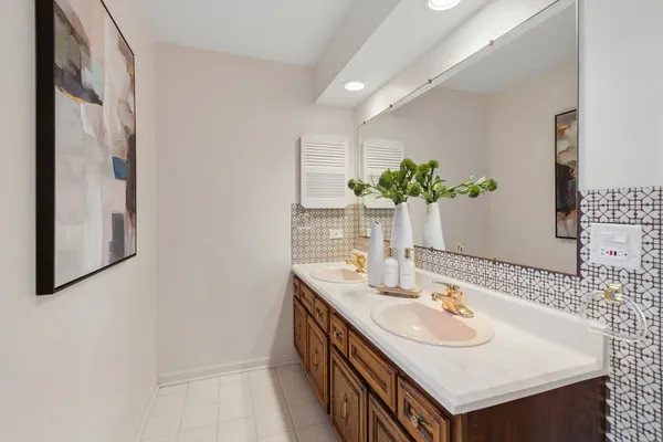 $675,000 | 6S241 Concord Road, Naperville, IL 60540