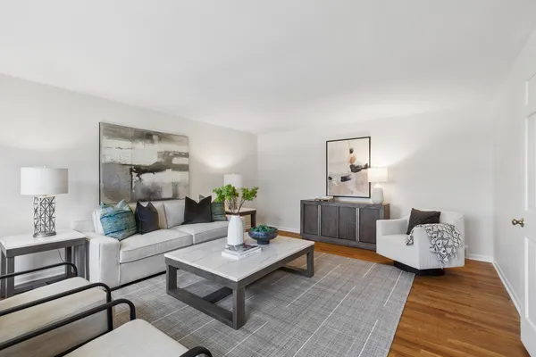 $675,000 | 6S241 Concord Road, Naperville, IL 60540