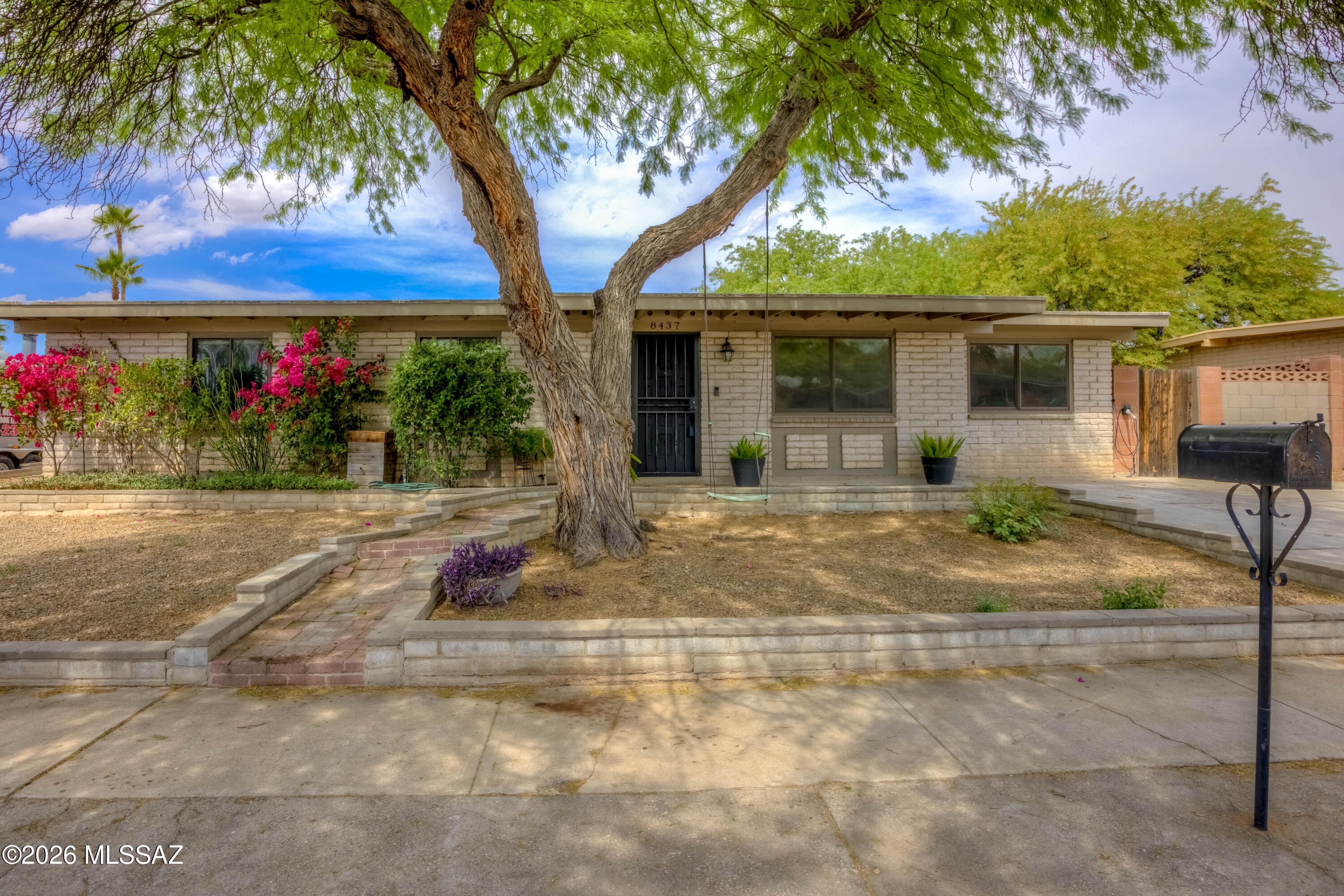 8437 East Rolling Ridge Street Tucson, AZ 85710 - Photo 1 of 33