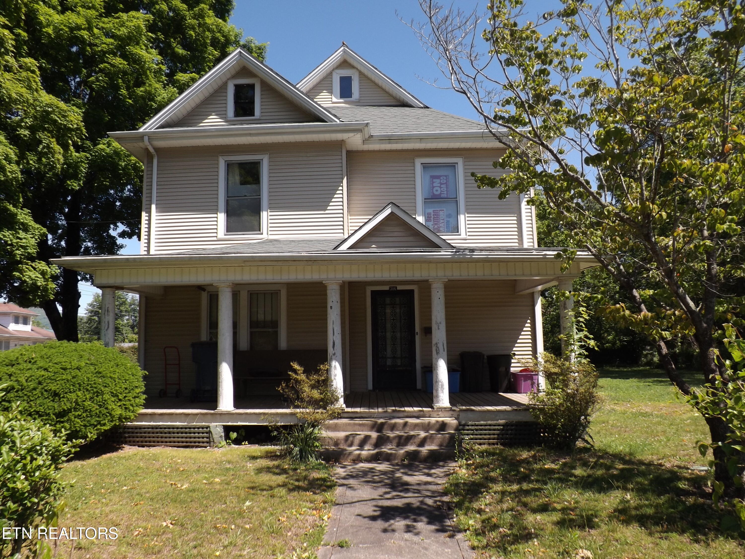316 Exeter Avenue Middlesboro, KY 40965 - Photo 1 of 30 DSCF4060