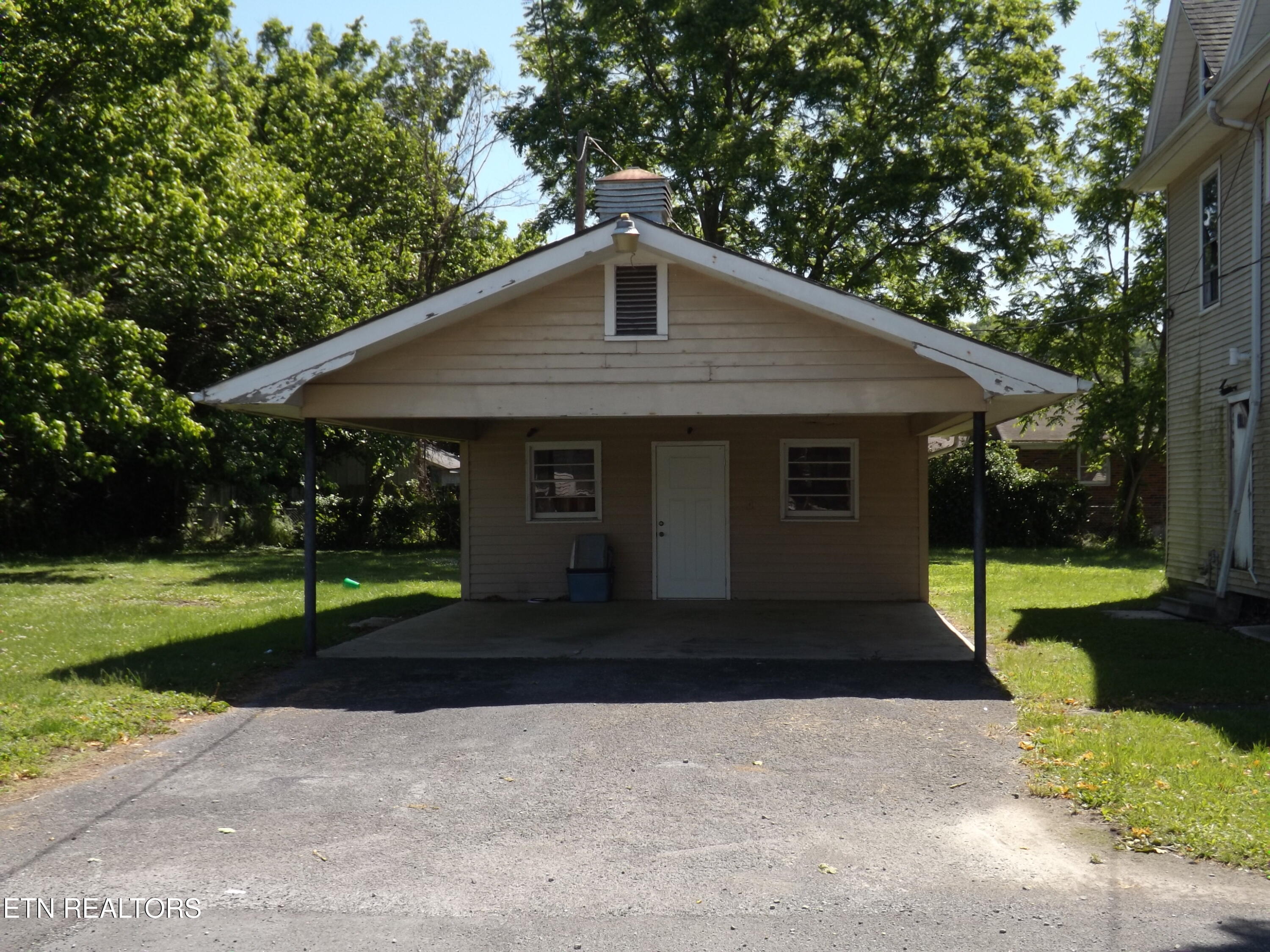 316 Exeter Avenue Middlesboro, KY 40965 - Photo 2 of 30 DSCF4056