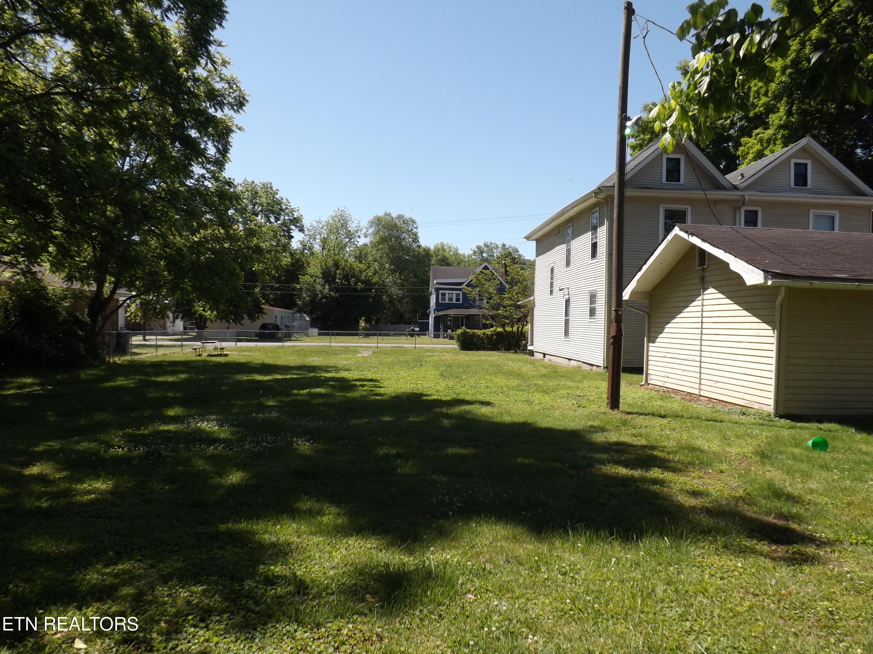 316 Exeter Avenue Middlesboro, KY 40965 - Photo 5 of 30 DSCF4084