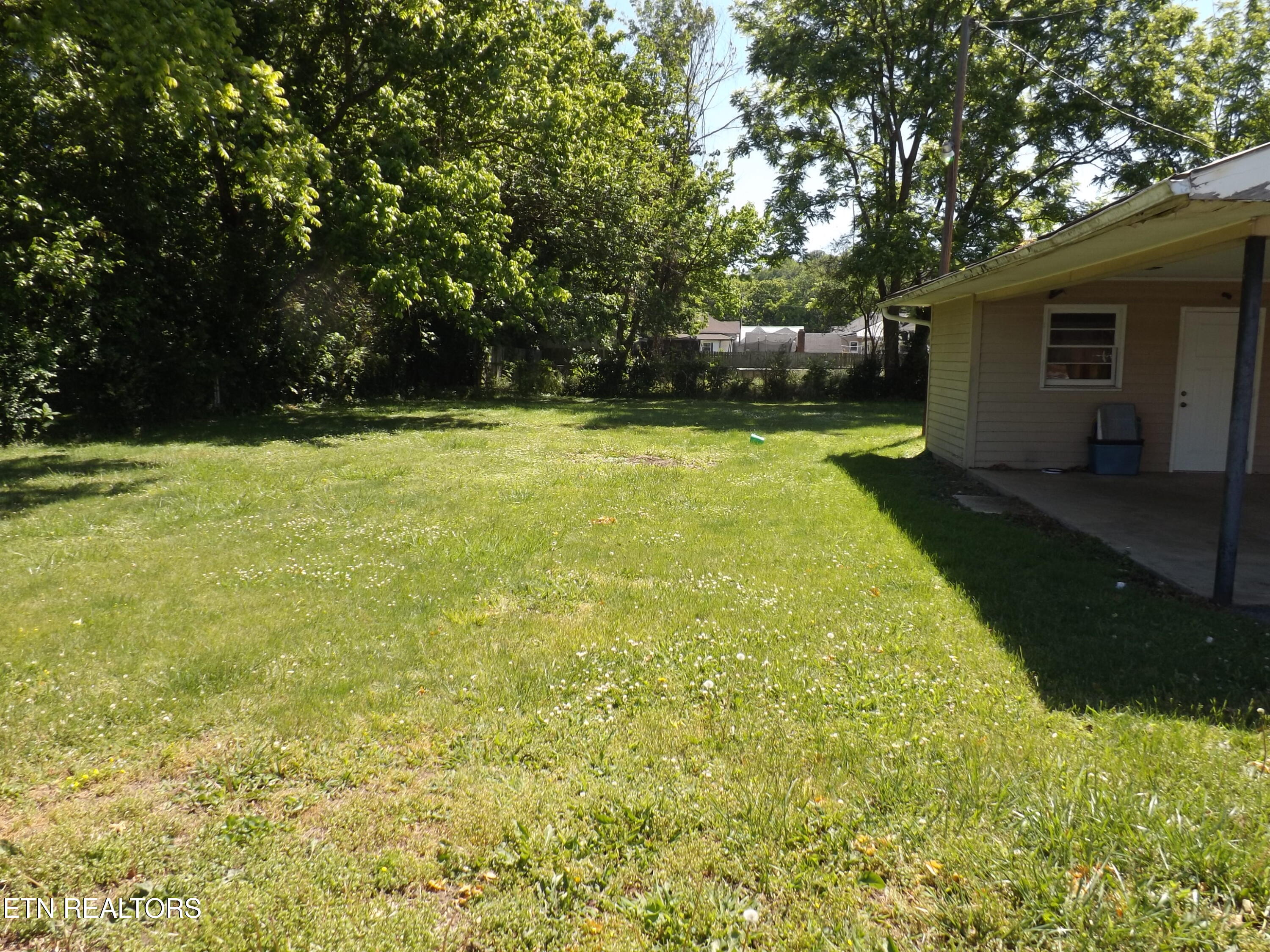 316 Exeter Avenue Middlesboro, KY 40965 - Photo 9 of 30 DSCF4082