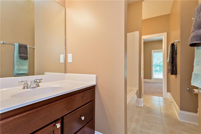 1993 Shell Road Hendersonville, TN 37075 - Photo 14 of 20 Jack and jill bath between the 2 bedrooms