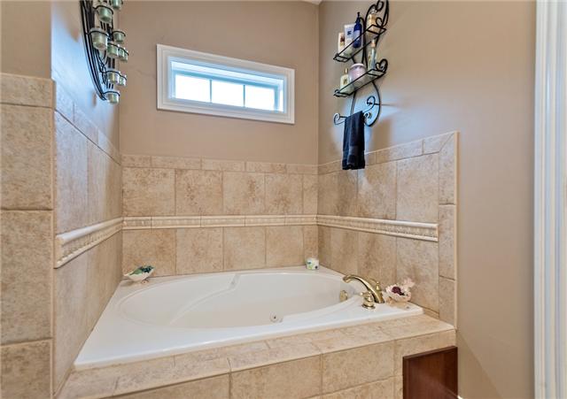 1993 Shell Road Hendersonville, TN 37075 - Photo 10 of 20 Large garden tub and separate shower!