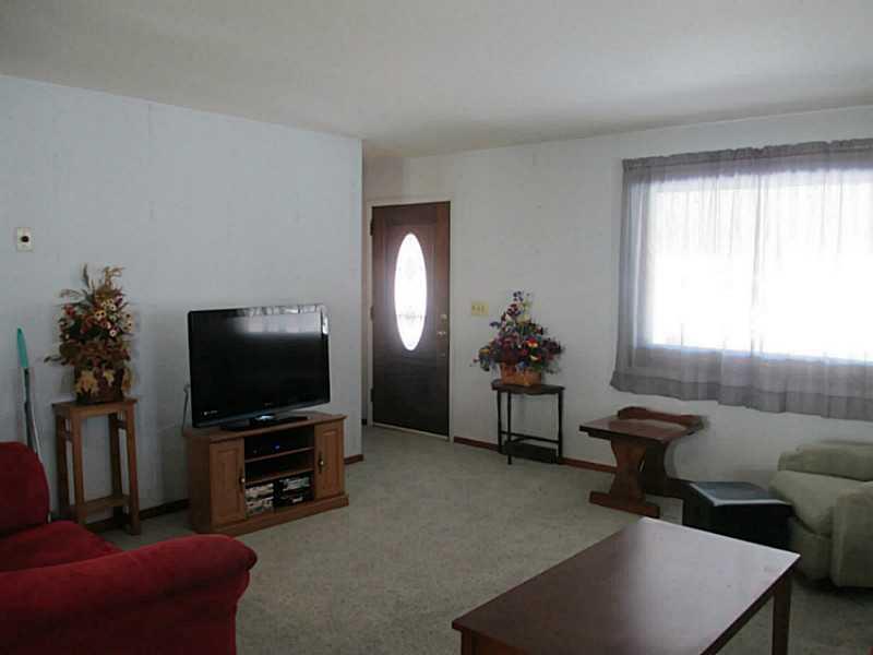 1235 Oneida Valley Road Chicora, PA 16025 - Photo 4 of 18 Living Room.