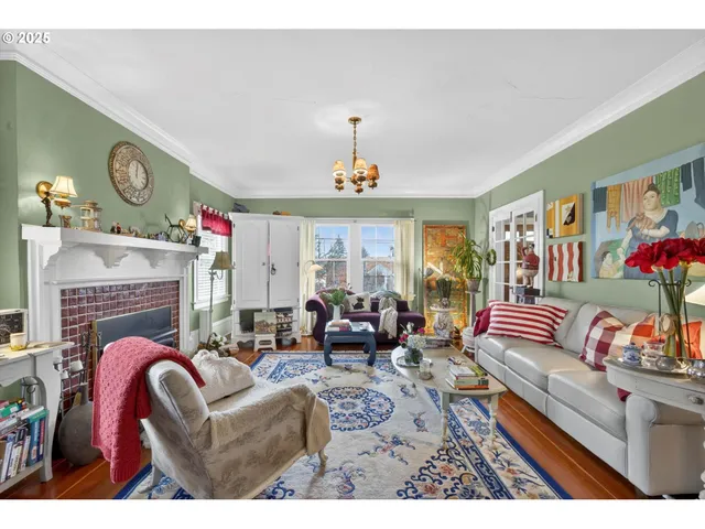 $995,000 | 648 West Main Street, Carlton, OR 97111