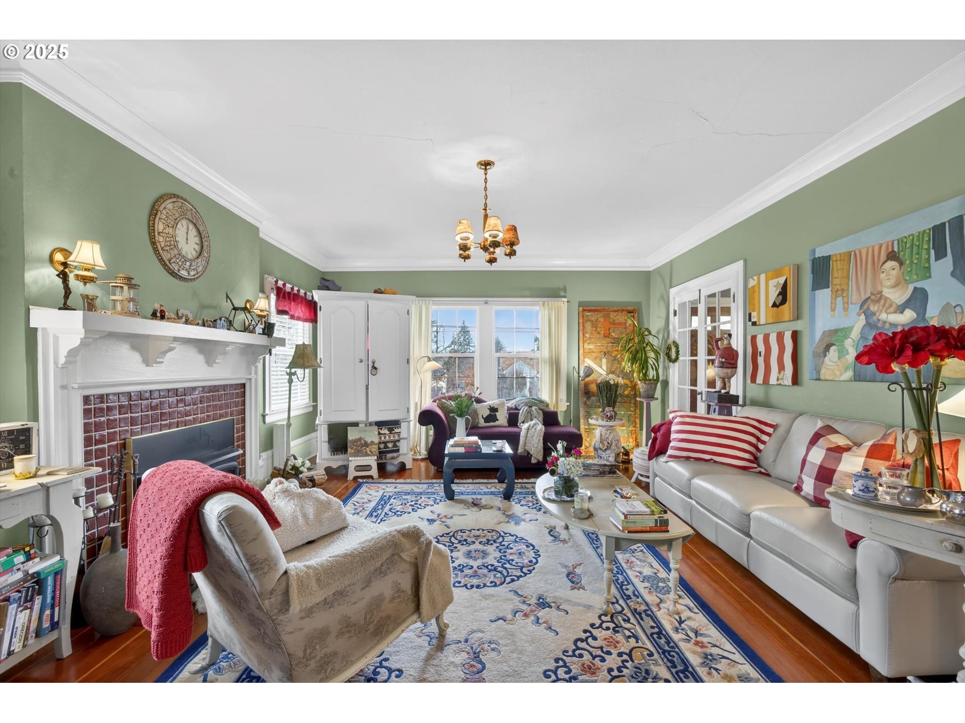 648 West Main Street Carlton, OR 97111 - Photo 12 of 48 a living room with furniture and a fireplace