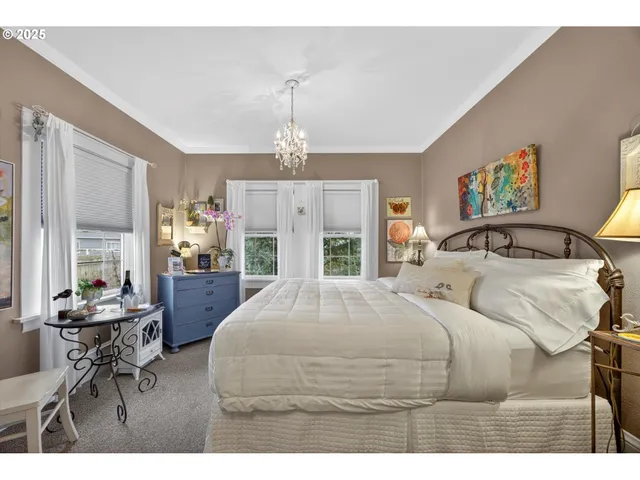 $995,000 | 648 West Main Street, Carlton, OR 97111