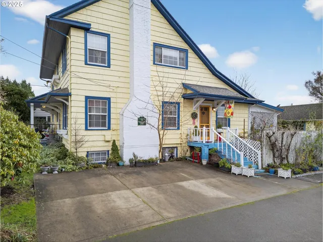 $995,000 | 648 West Main Street, Carlton, OR 97111