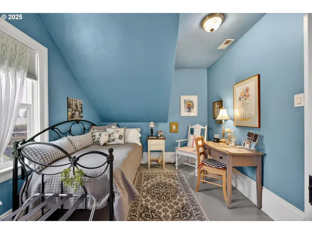 $995,000 | 648 West Main Street, Carlton, OR 97111