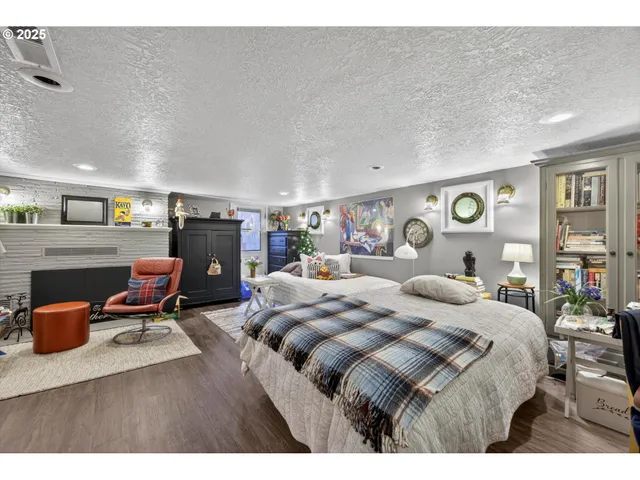 $995,000 | 648 West Main Street, Carlton, OR 97111