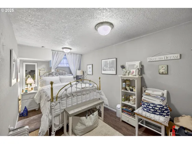 $995,000 | 648 West Main Street, Carlton, OR 97111