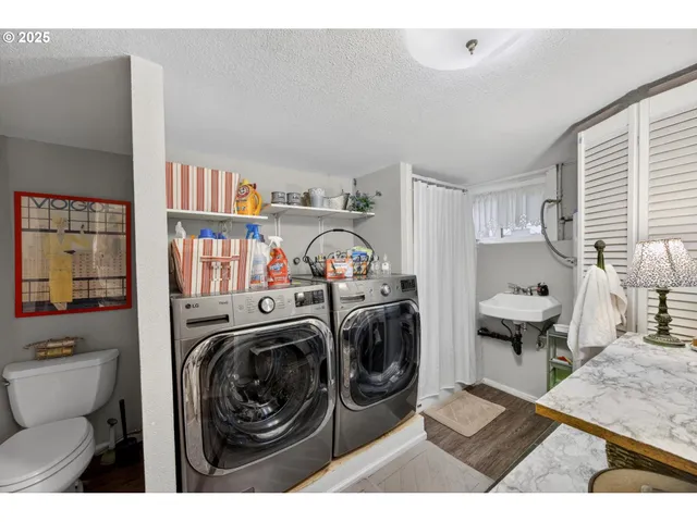 $995,000 | 648 West Main Street, Carlton, OR 97111