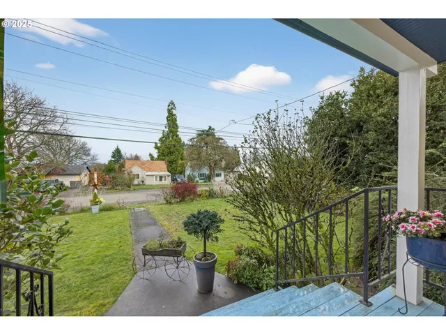 $995,000 | 648 West Main Street, Carlton, OR 97111