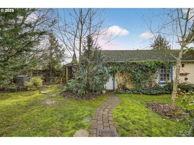 $995,000 | 648 West Main Street, Carlton, OR 97111