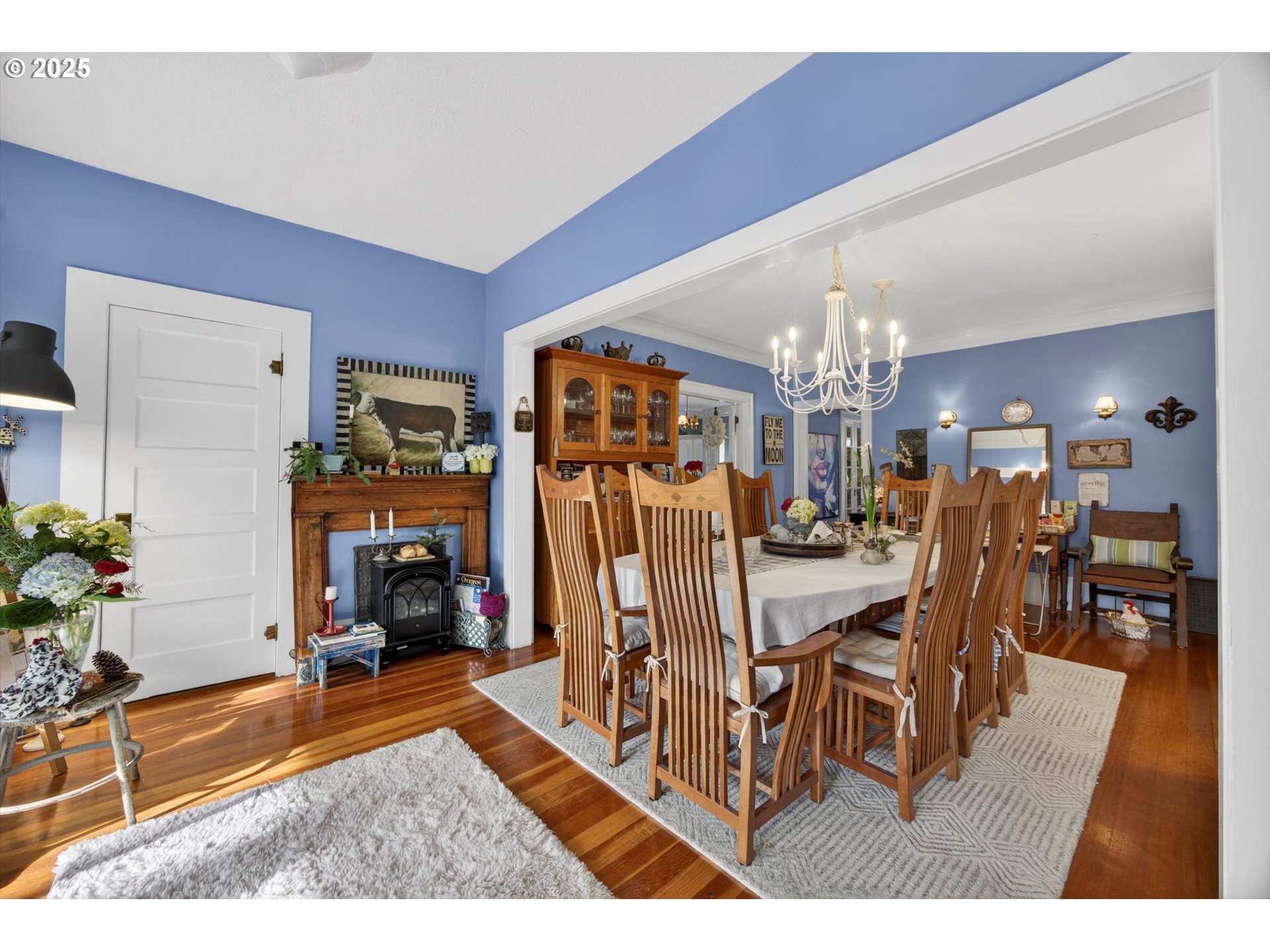648 West Main Street Carlton, OR 97111 - Photo 7 of 48 a view of a dining room with furniture and a livingroom