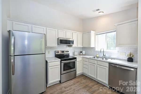 $289,900 | 1605 Royal Tree Court, Charlotte, NC 28216