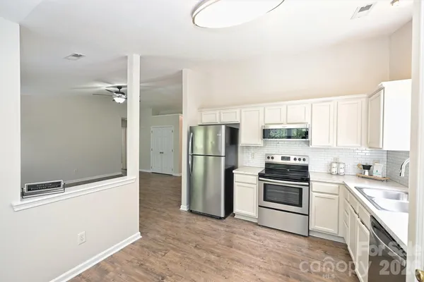 $289,900 | 1605 Royal Tree Court, Charlotte, NC 28216