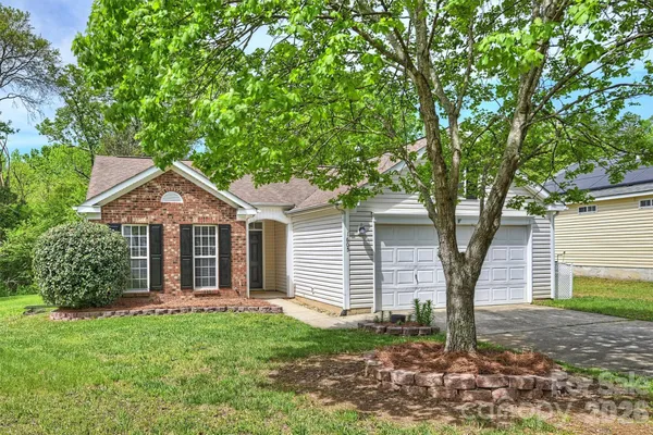 $289,900 | 1605 Royal Tree Court, Charlotte, NC 28216
