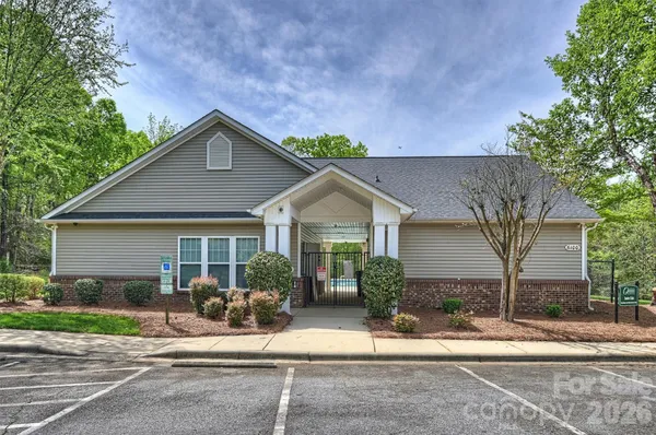 $289,900 | 1605 Royal Tree Court, Charlotte, NC 28216