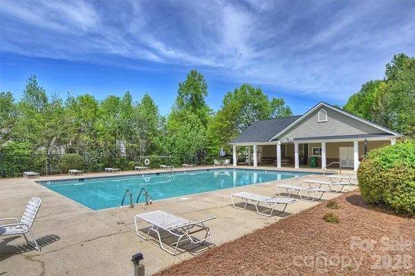 $289,900 | 1605 Royal Tree Court, Charlotte, NC 28216