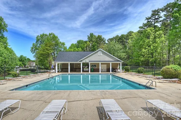 $289,900 | 1605 Royal Tree Court, Charlotte, NC 28216
