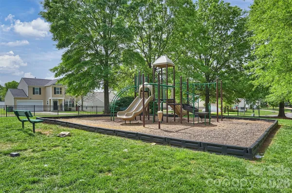 $289,900 | 1605 Royal Tree Court, Charlotte, NC 28216