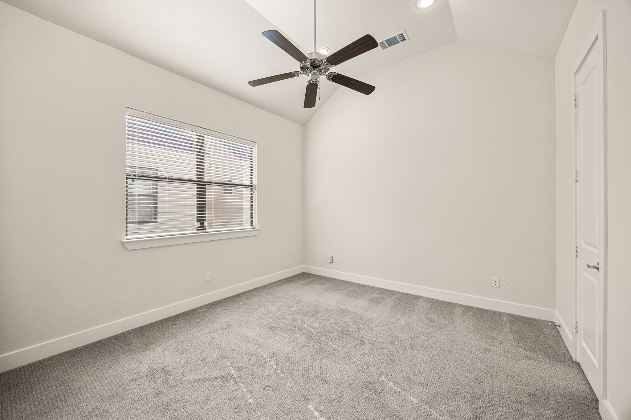 3945 Tulane Street Houston, TX 77018 - Photo 12 of 26 an empty room with windows and fan