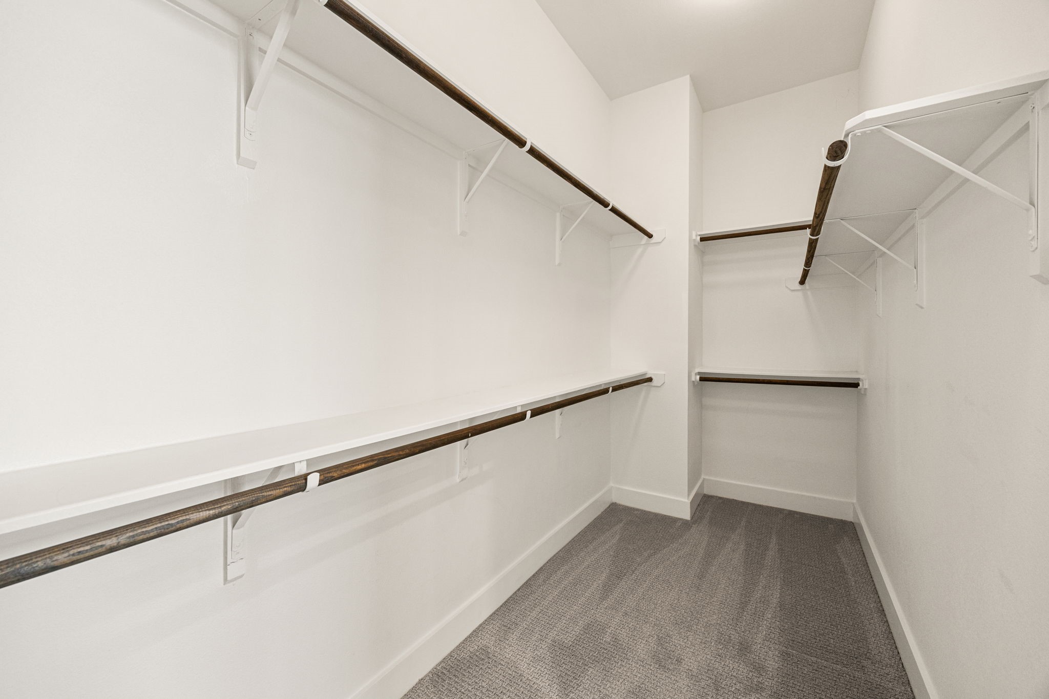 3945 Tulane Street Houston, TX 77018 - Photo 19 of 26 a view of walk in closet