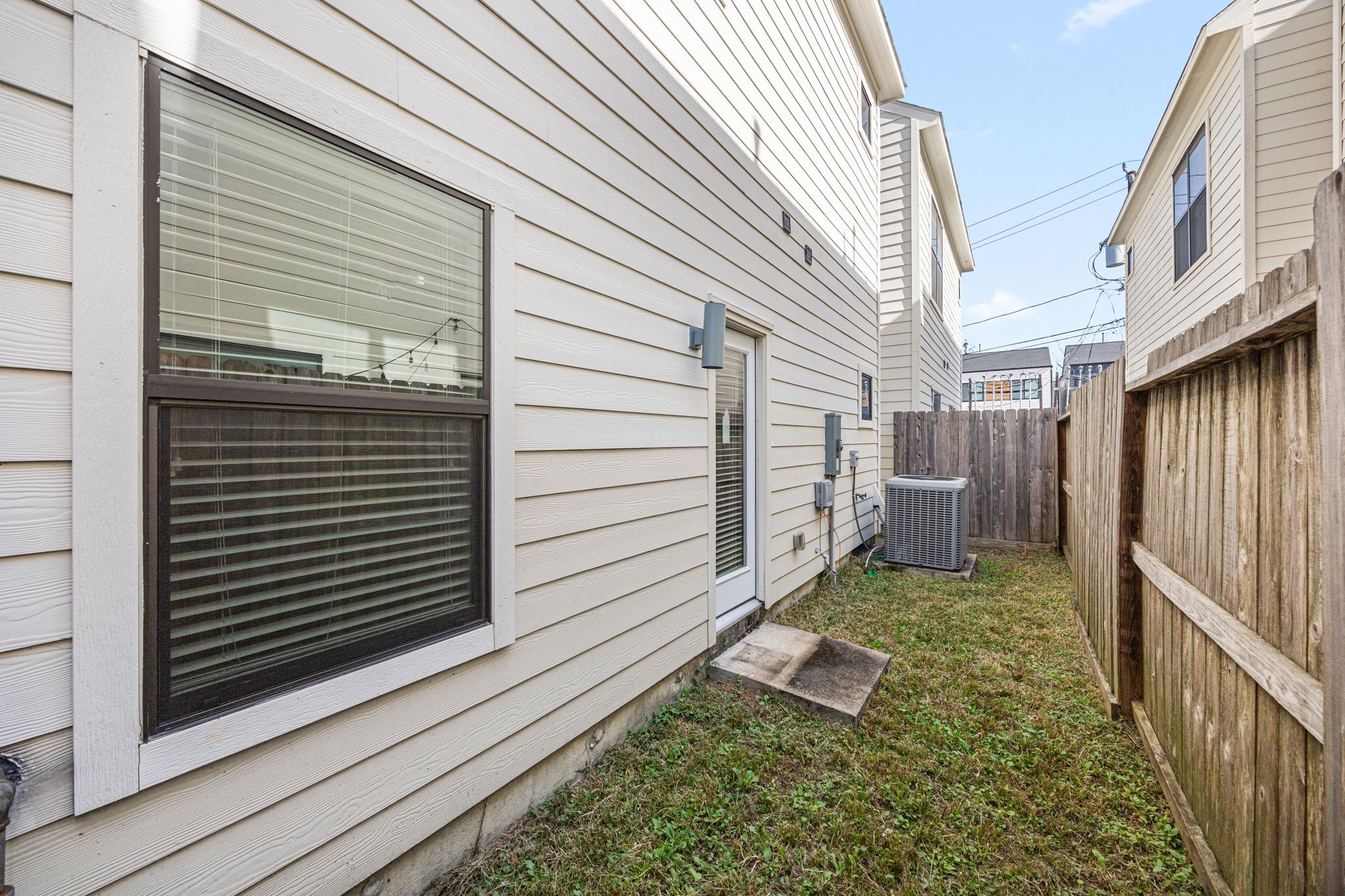 3945 Tulane Street Houston, TX 77018 - Photo 23 of 26 a view of a back yard of the house