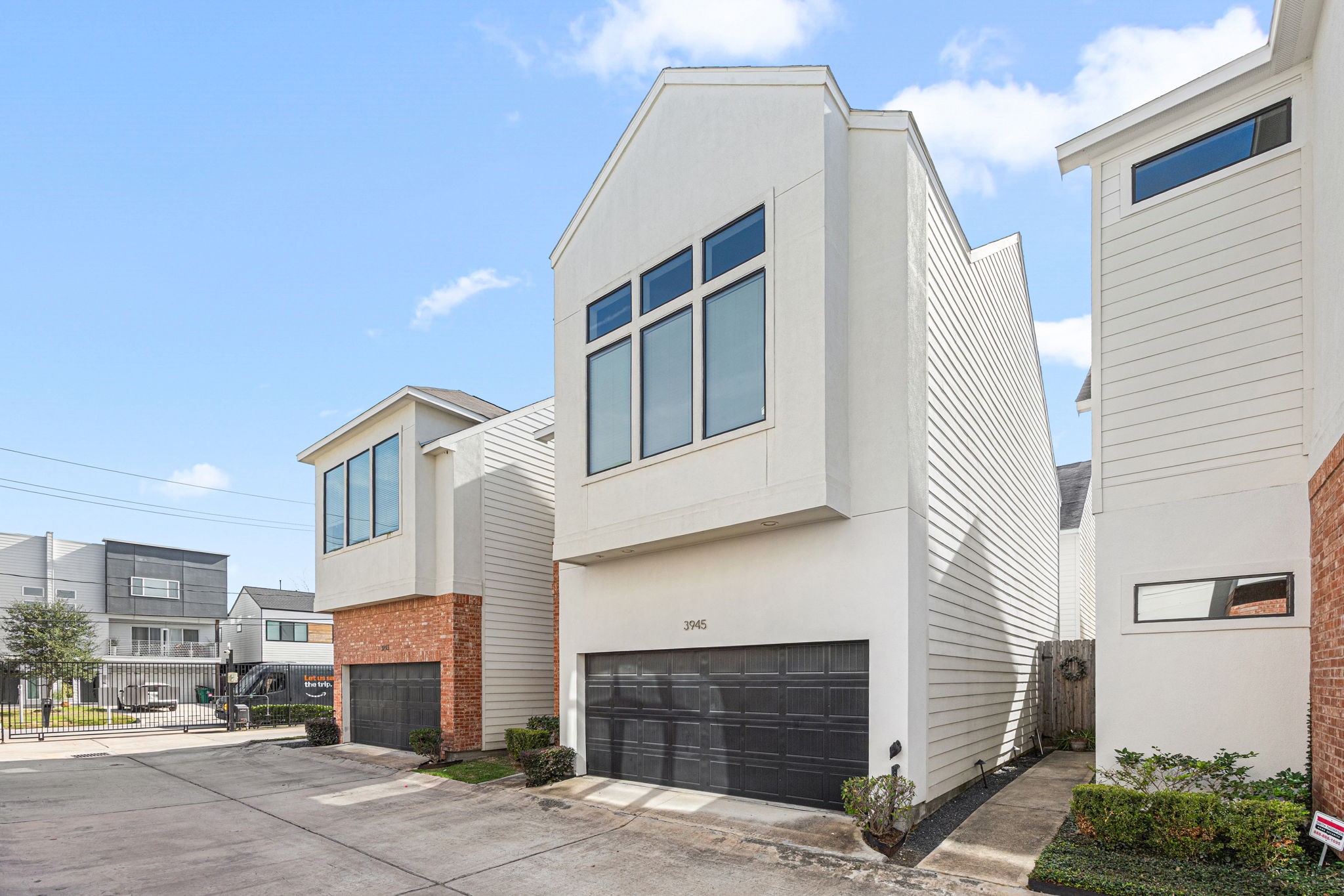 3945 Tulane Street Houston, TX 77018 - Photo 24 of 26 a front view of a house with garage
