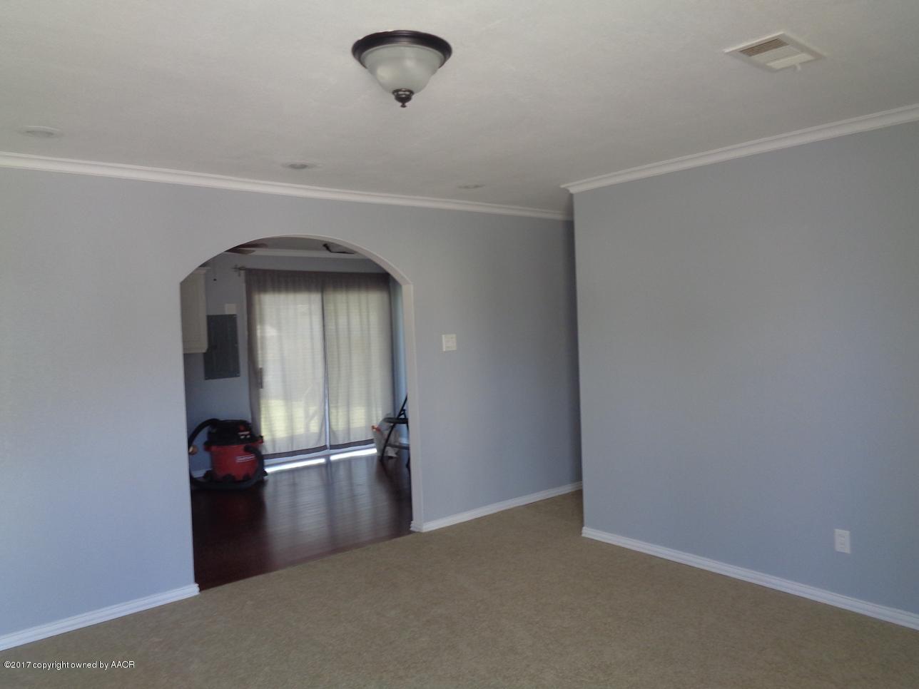 5101 Bowie Street Amarillo, TX 79110 - Photo 6 of 14 Living Room