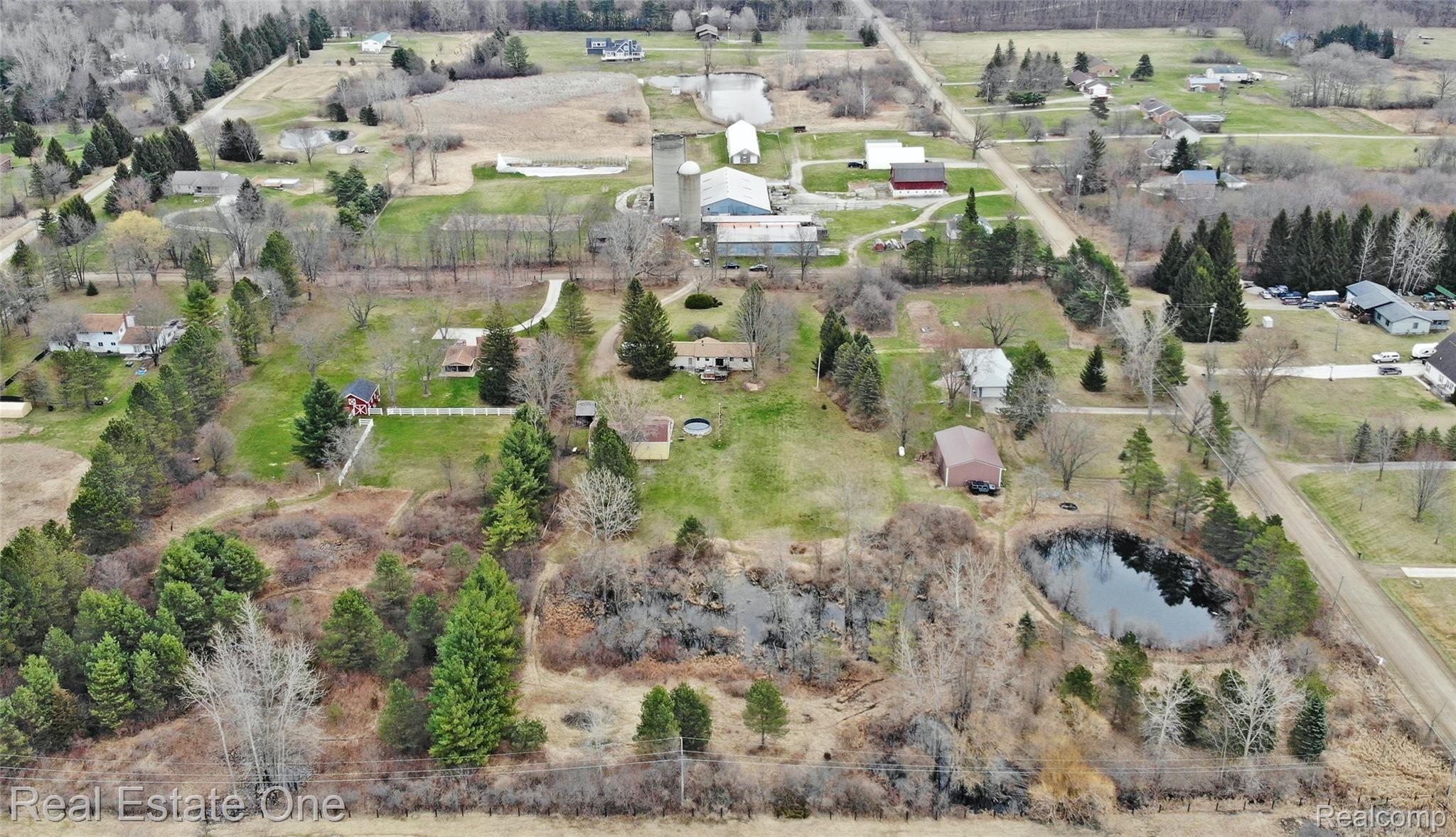 940 South Hurd Road Oxford, MI 48371 - Photo 36 of 57 36) Aerial Backyard.jpg