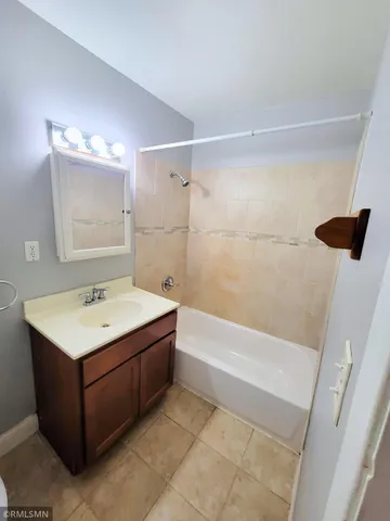 $1,700 | 1431 Jefferson Street Northeast, Unit 4, Minneapolis, MN 55413