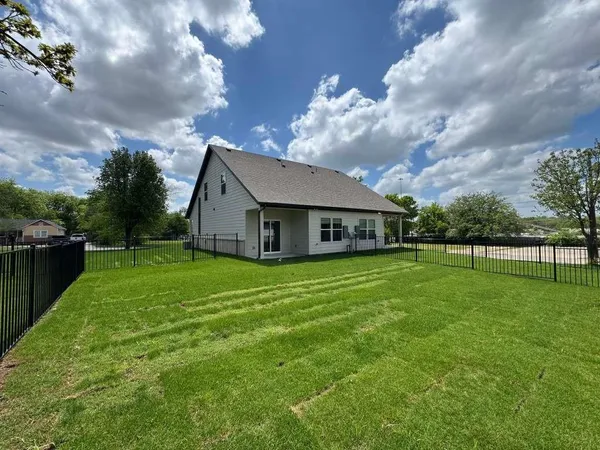 $1,950 | 417 West Dulin Street, Unit 417, Sherman, TX 75090