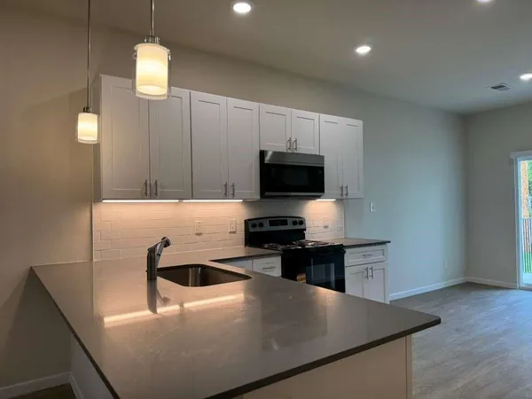 $1,950 | 417 West Dulin Street, Unit 417, Sherman, TX 75090