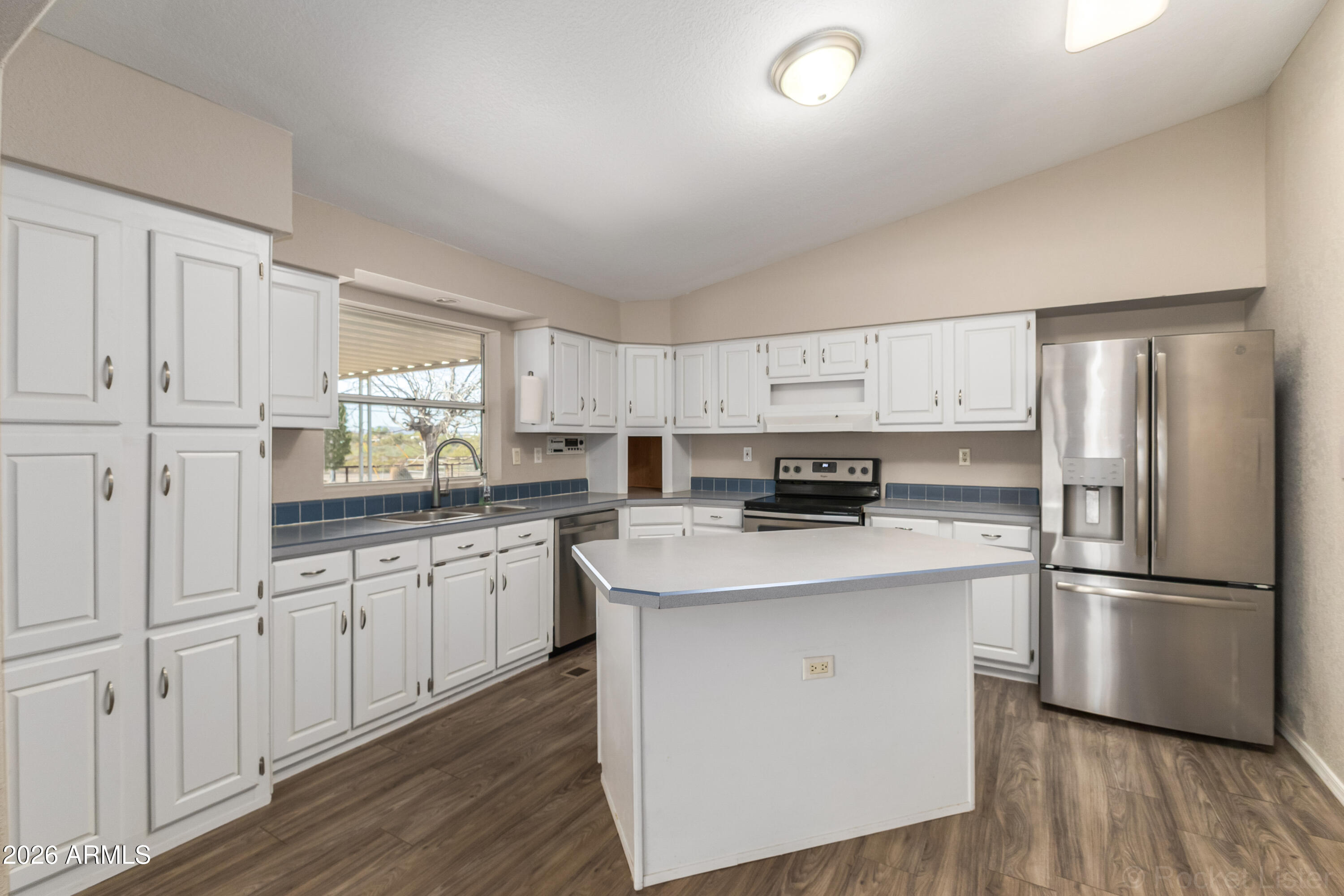 1837 West Irvine Road Phoenix, AZ 85086 - Photo 8 of 45 Kitchen