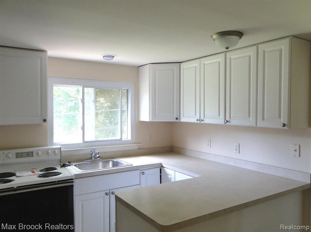 503 West 4th Street Rochester, MI 48307 - Photo 13 of 20 Kitchen 2