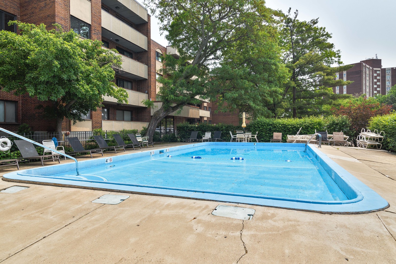 9242 Gross Point Road, Unit 307 Skokie, IL 60077 - Photo 4 of 8 Gallery Image 4