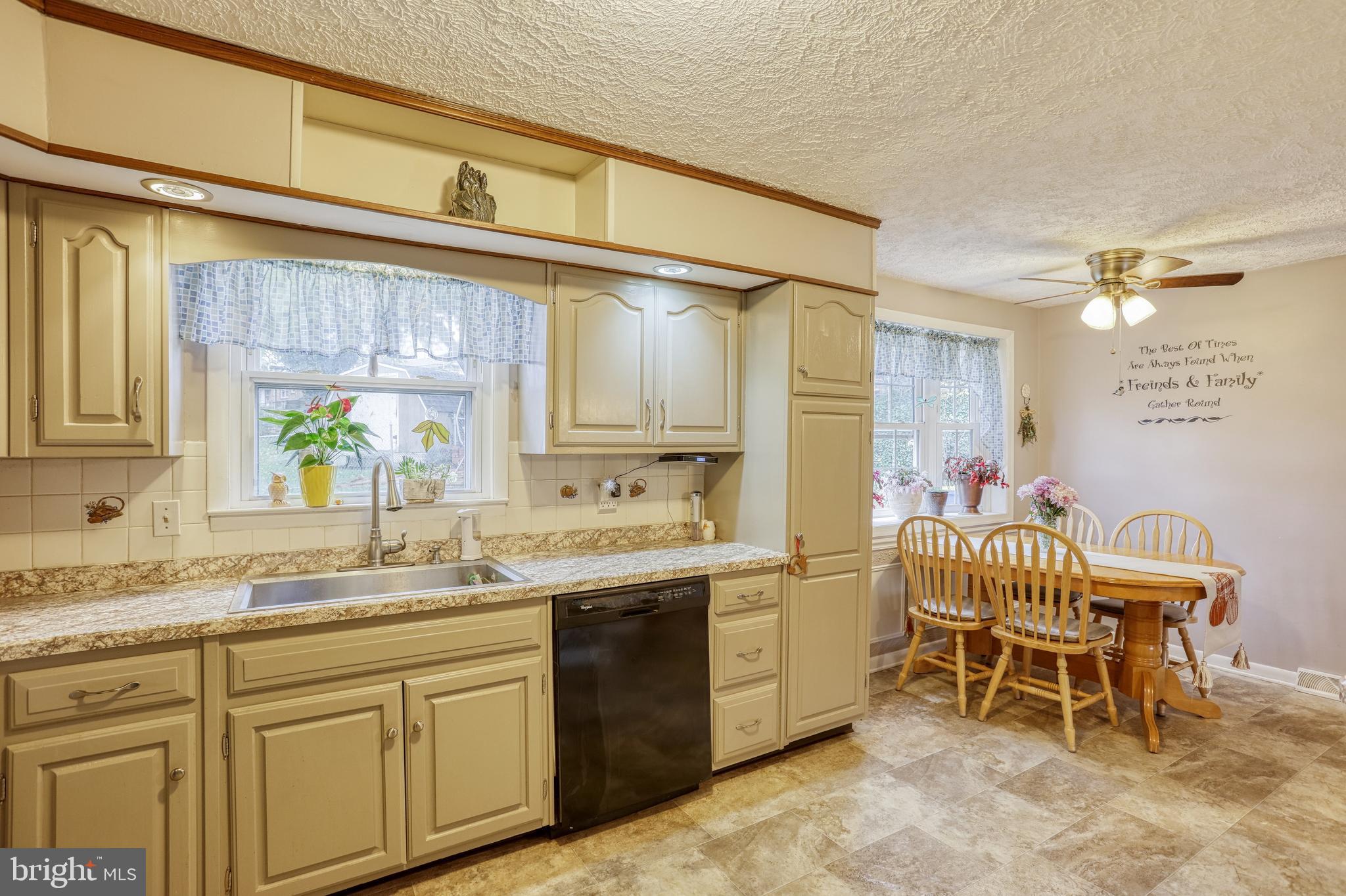 2520 Raleigh Drive York, PA 17402 - Photo 16 of 41 Gallery Image 16