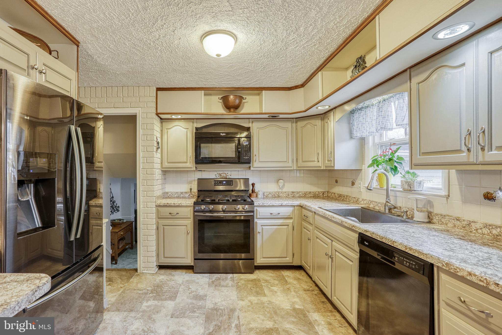 2520 Raleigh Drive York, PA 17402 - Photo 17 of 41 Gallery Image 17