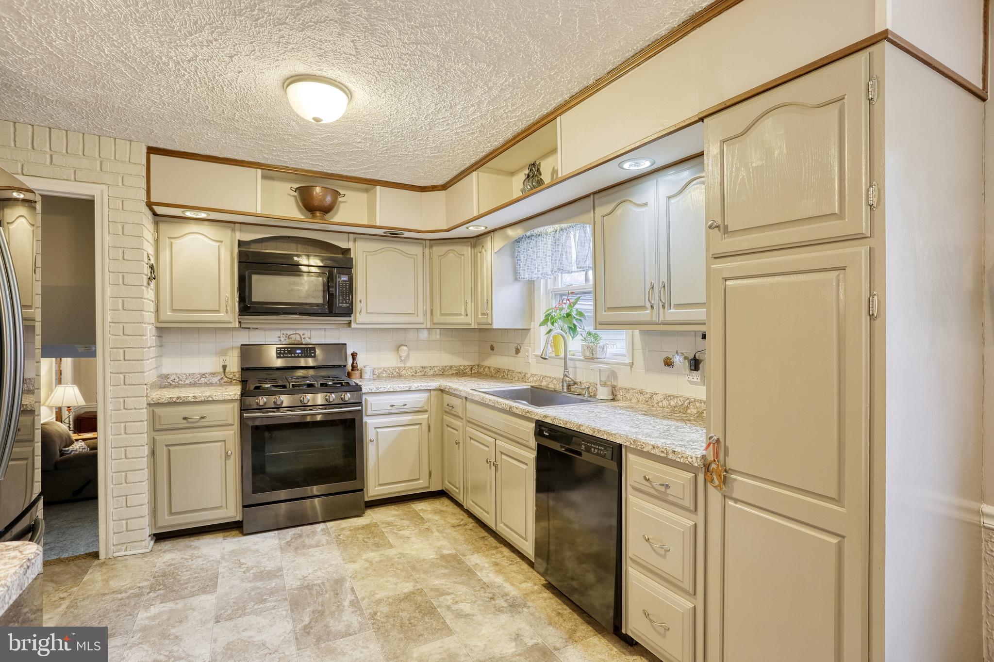 2520 Raleigh Drive York, PA 17402 - Photo 18 of 41 Gallery Image 18